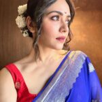 Amruta Khanvilkar Instagram - #sundaypicture #feltgoodafteralongtime Ps - love the song too Saree n blouse @warpnweftbysagrikarai ❤️ #amrutakhanvilkar