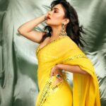 Amruta Khanvilkar Instagram - #palat 📸 @shrutisbagwe @nehachaudhary_ @digambar103 @puja.patelll @sorayaajewels_ #trupti #amrutakhanvilkar #saree