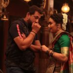 Amruta Khanvilkar Instagram – #happybday my favourite @oakprasad ….. you have given meaning to my dreams and helped me in so many ways that I can’t even describe …. On your speacial day I only wish the best for you n manju …. Lots of love “p”
Have a great one