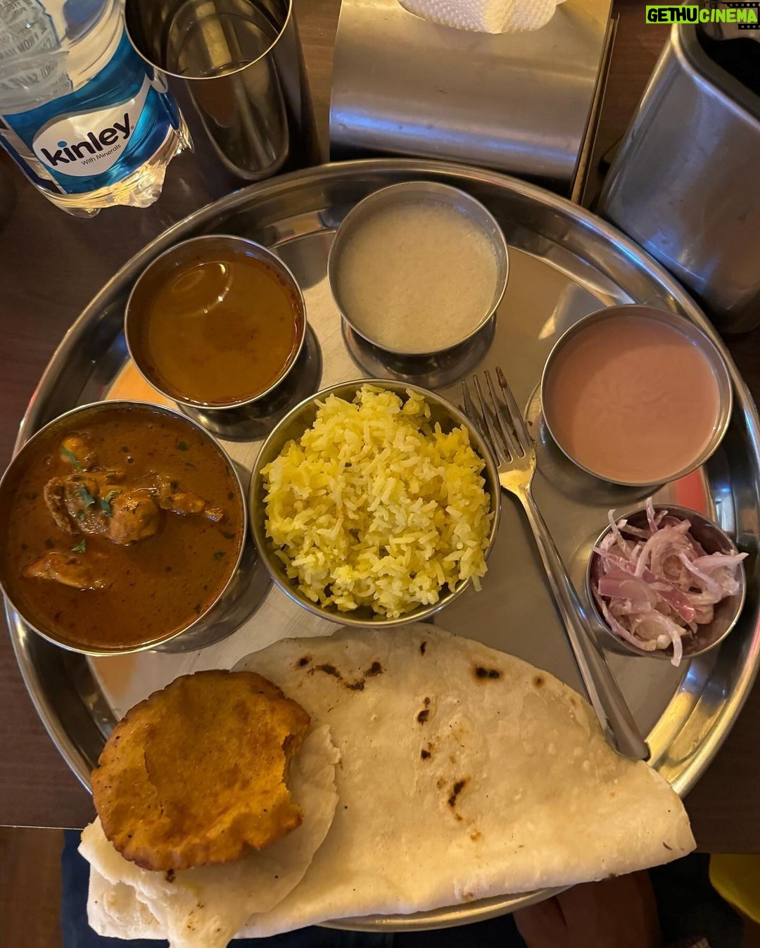 Amruta Khanvilkar Instagram - Ahilya and Aaryav had memorable bonding time with their Amu atya (attu) and Biu aaji ❤️. Lots of cozy time spent at home, playing with atya and aaji. Aaji fed them both lots of yummy food! Amu atya took us out to have authentic Kolhapuri food :) #sweetmemories #family Mumbai - मुंबई