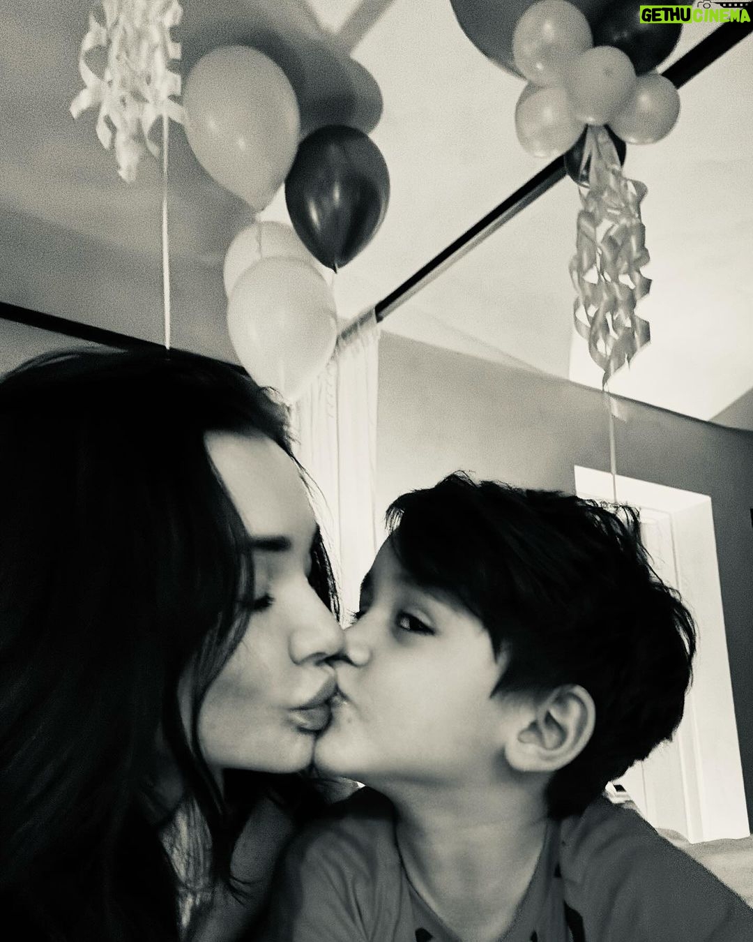 Amy Jackson Instagram - it’s been emosh 🎈🥹
