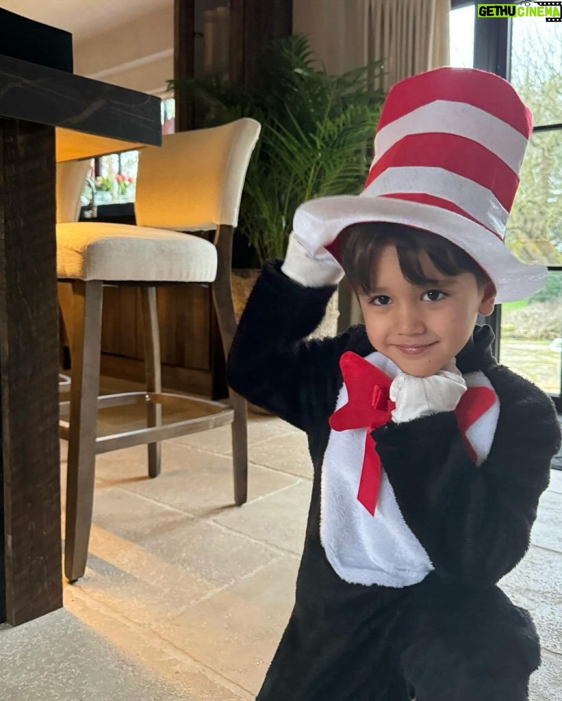 Amy Jackson Instagram - Happy🌍BookDay! If you’re auditioning for the ‘Cat in the Hat’ sequel then look no further 🤣 #TROUBLE