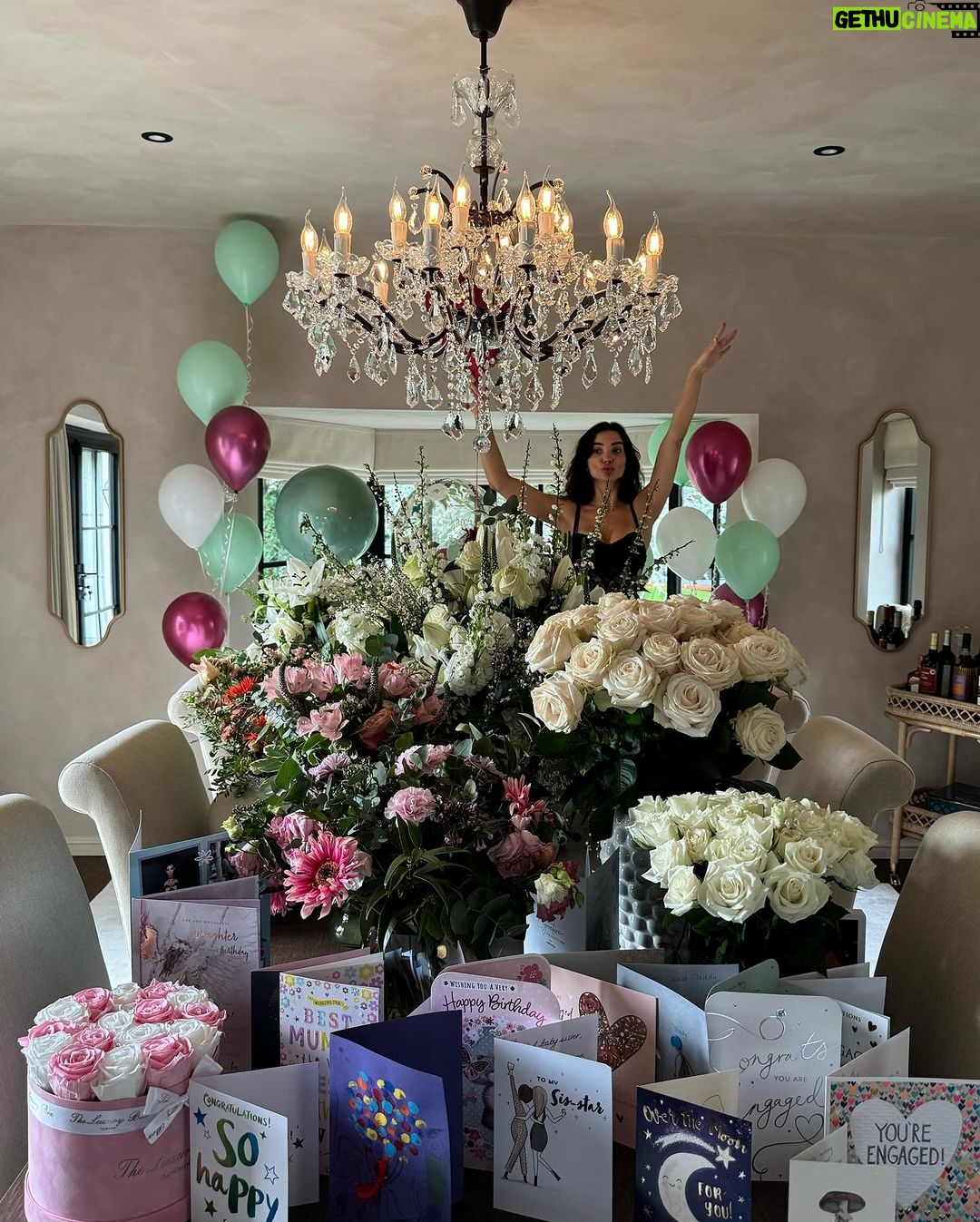 Amy Jackson Instagram - it’s been emosh 🎈🥹