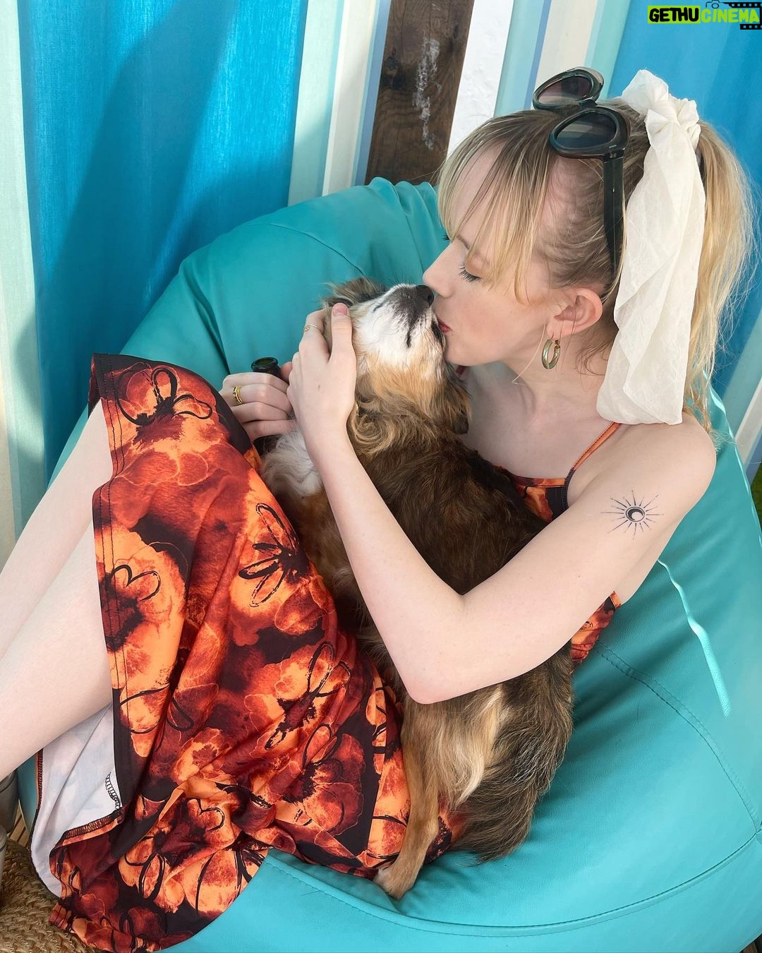 Amybeth McNulty Instagram - Scroll for dog content Marbella, Spain