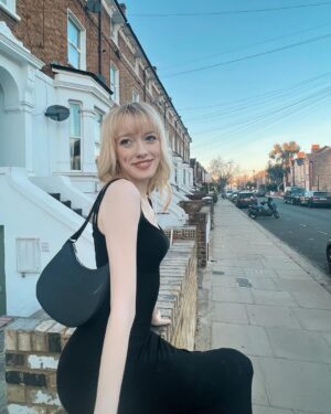 Amybeth McNulty Instagram - To quote the man driving by.. “jeez”
@rachelkeeks