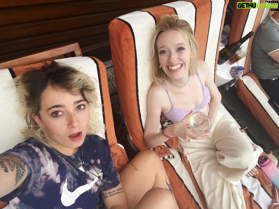 Amybeth McNulty Instagram - Kiki, you make life infinitely better. Love you @rachelkeeks OKAY THATS ALL BESTIE x