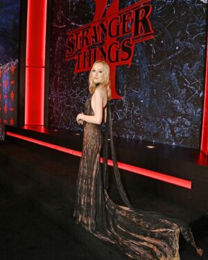 Amybeth McNulty Instagram - A fairytale evening✨

👗: @oliviertheyskens
👡: @cultofcoquette
💎: @baycojewels @debeersofficial
👛: @shopsambar 
💄: @meaganadelemakeup