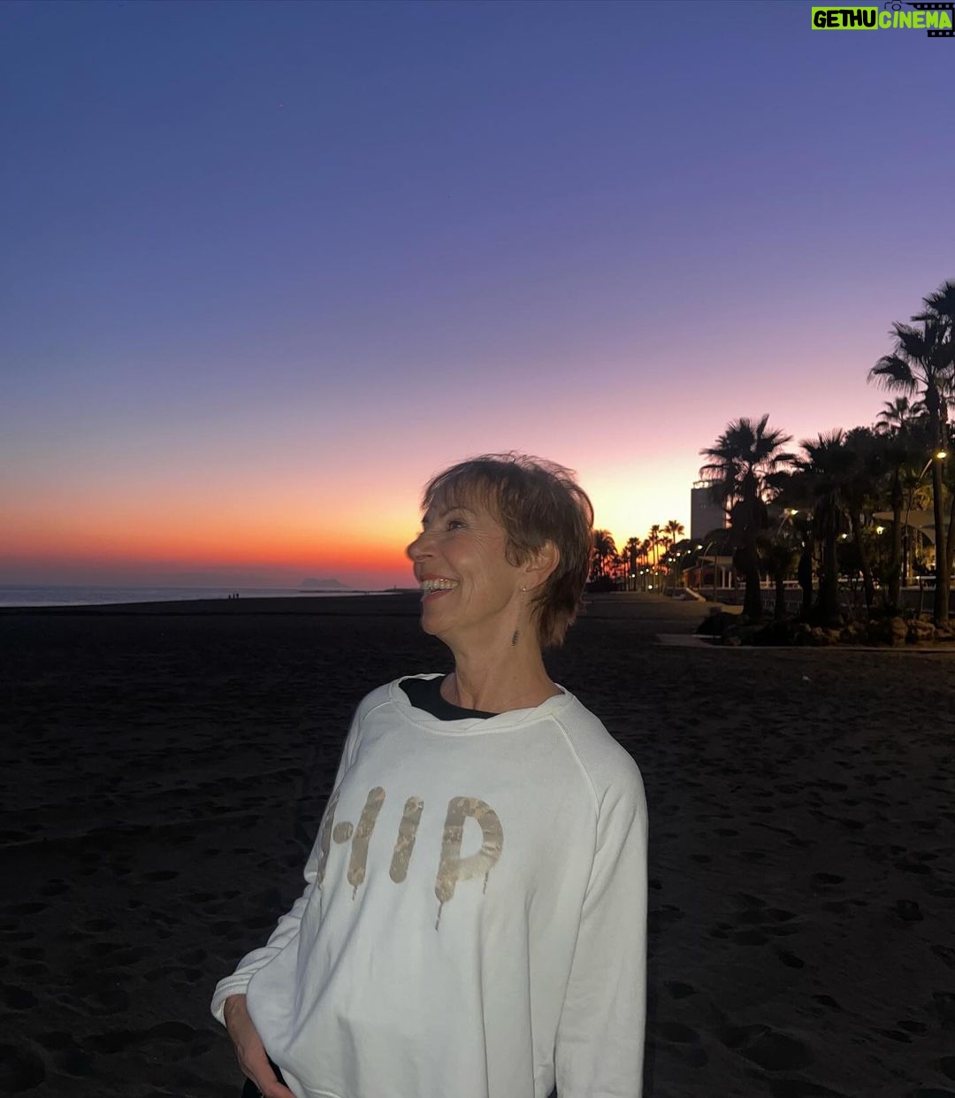 Amybeth McNulty Instagram - A sunny Christmas to all, and to all a good night.