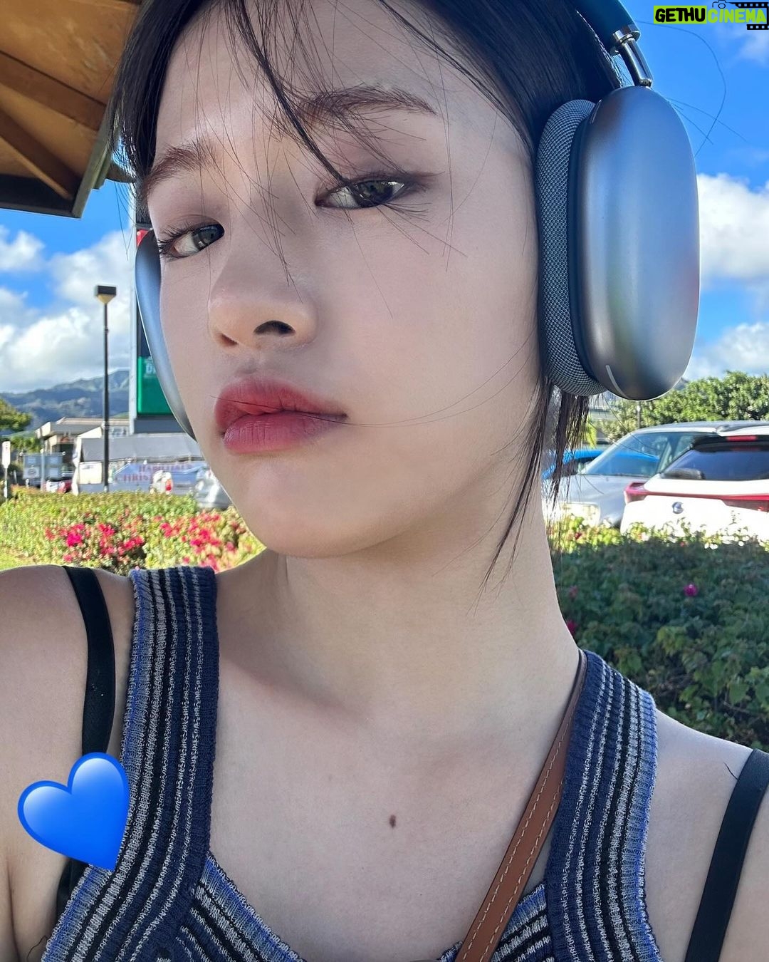 An Yu-jin Instagram - blue🐬🐬 Hālona Blowhole