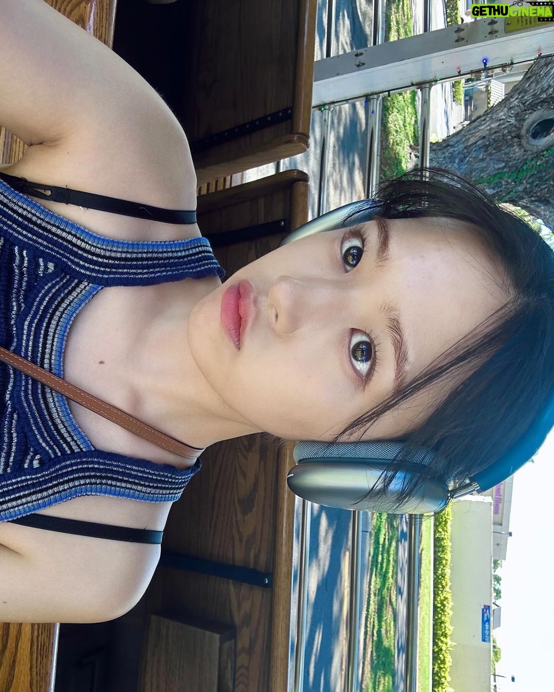 An Yu-jin Instagram - blue🐬🐬 Hālona Blowhole