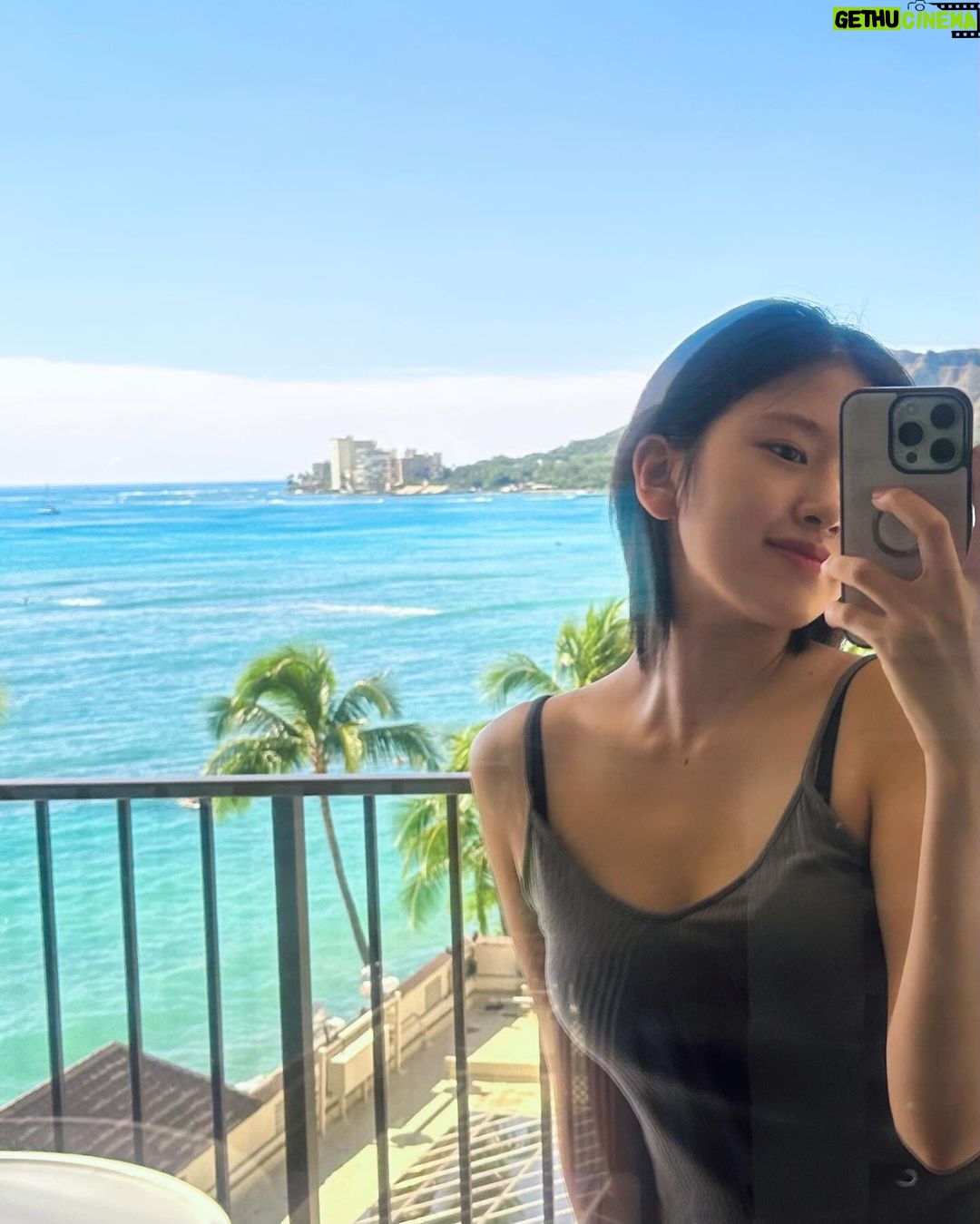 An Yu-jin Instagram - blue🐬🐬 Hālona Blowhole