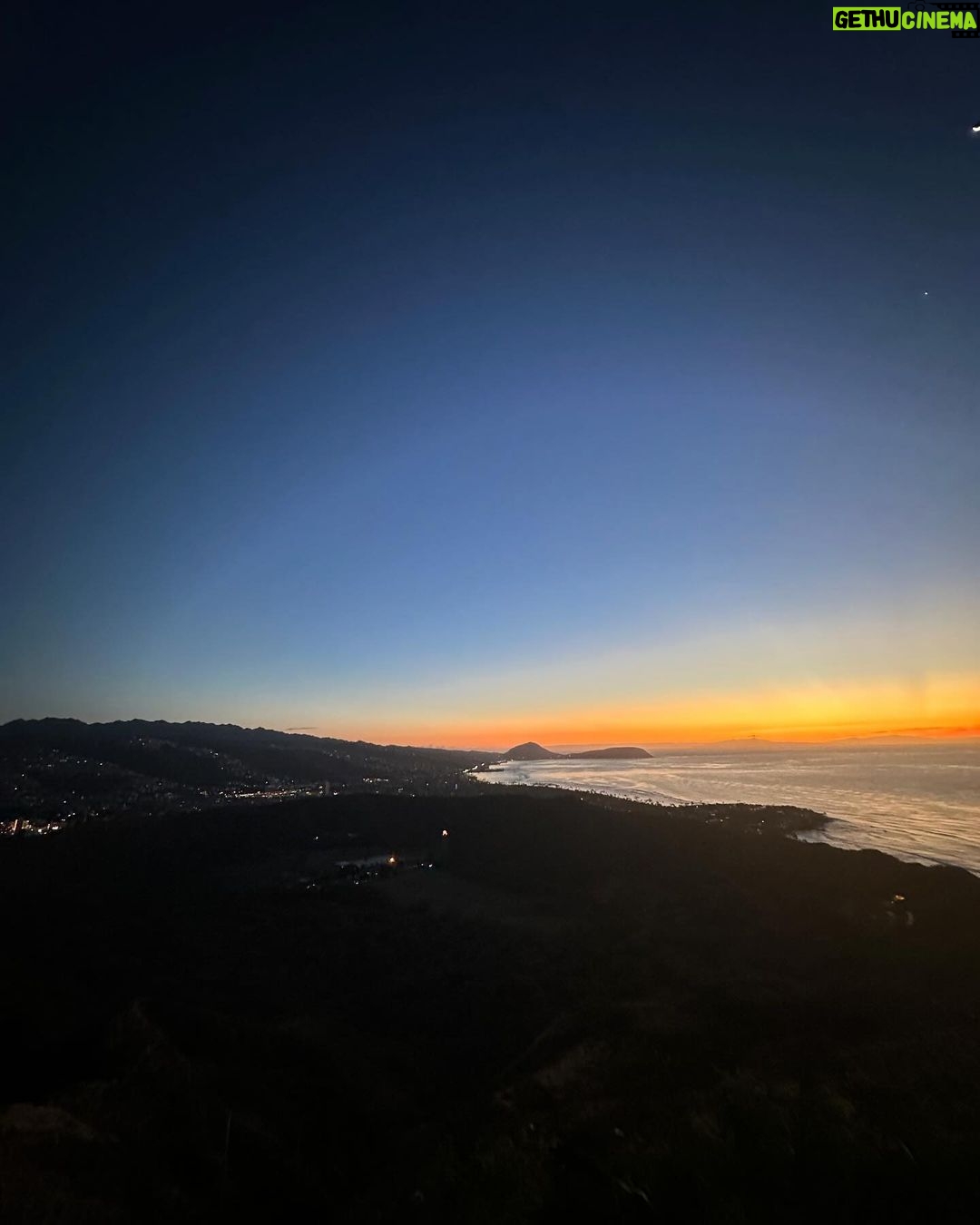 An Yu-jin Instagram - The sunset(rise) is everything Hawaii