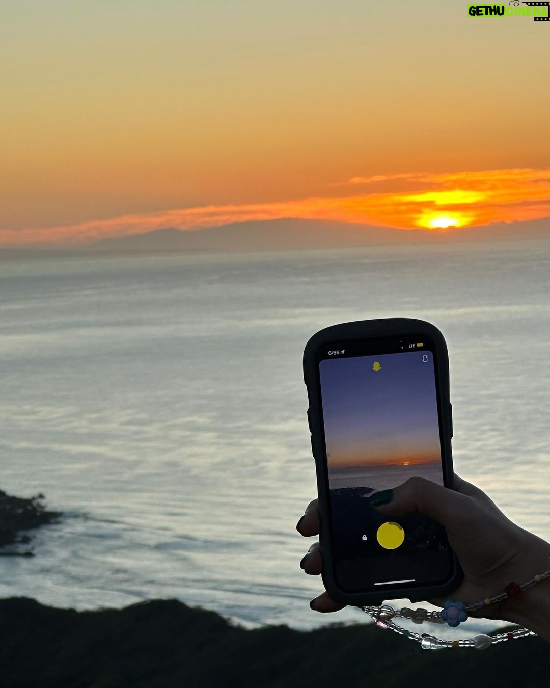An Yu-jin Instagram - The sunset(rise) is everything Hawaii