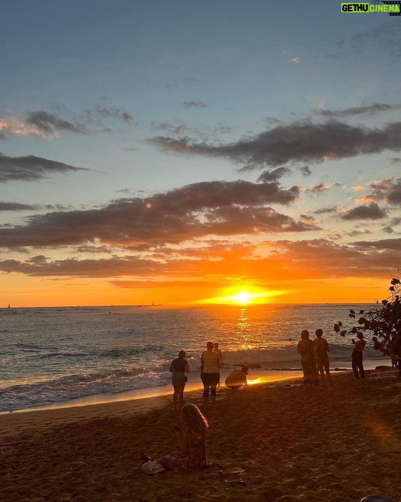 An Yu-jin Instagram - The sunset(rise) is everything Hawaii