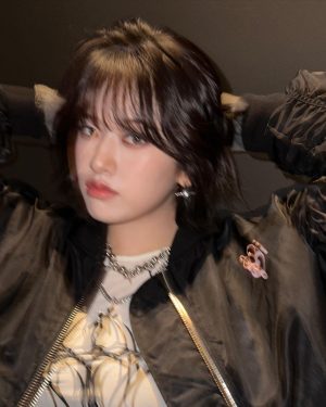 An Yu-jin Instagram - 🐈‍⬛ 𝔅𝔞𝔡𝔡𝔦𝔢🐈‍⬛
