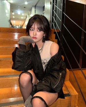 An Yu-jin Instagram - 🐈‍⬛ 𝔅𝔞𝔡𝔡𝔦𝔢🐈‍⬛