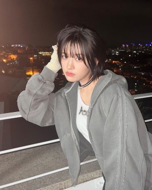 An Yu-jin Instagram - Either way i’m good🙂🙃