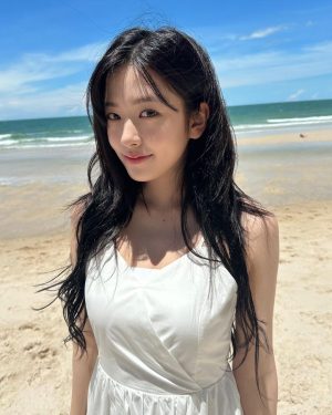 An Yu-jin Instagram - 여름 보내줄래😂
