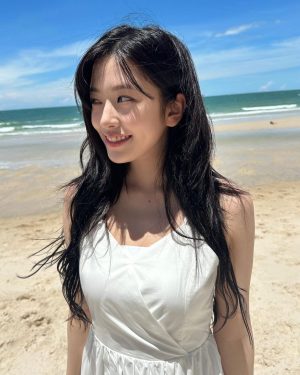 An Yu-jin Instagram - 여름 보내줄래😂