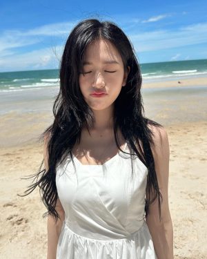 An Yu-jin Instagram - 여름 보내줄래😂