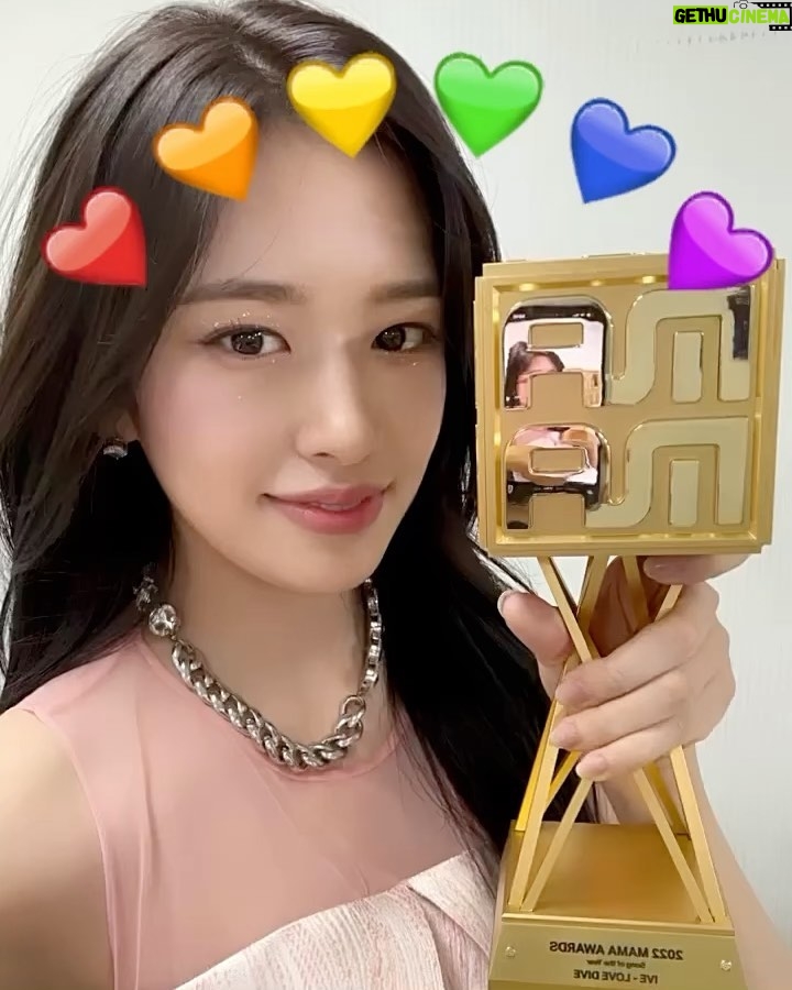 An Yu-jin Instagram - DIVE💖 Yesterday, we won the song of the year award at MAMA!! Best dance performance female group and best new female artist awards as well😉 It's amazing cause it’s only been a year since we debuted🤩 Once again, thank you for all your support and love. I sincerely wish to meet you guys in person! Just wait a little bit! We’ll be there😘 HAPPY 1ST ANNIVERSARY👏 @ivestarship