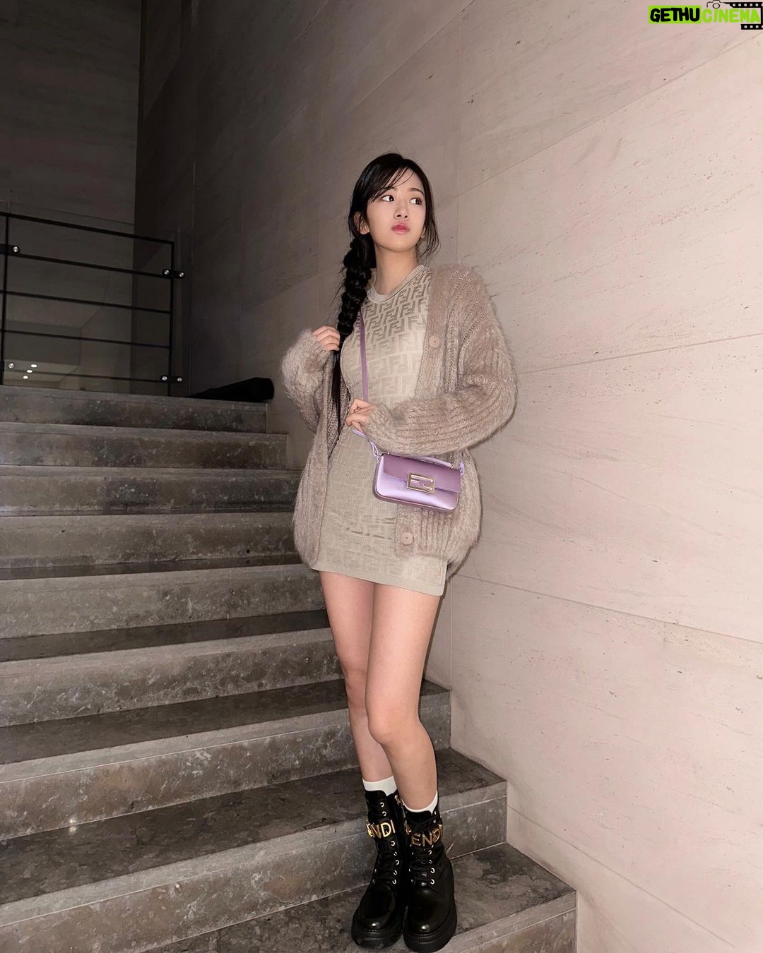 An Yu-jin Instagram - Matching braided hair with cute #fendibaguette 🥖 Congratulations on your 25th anniversary💜 @fendi #AD