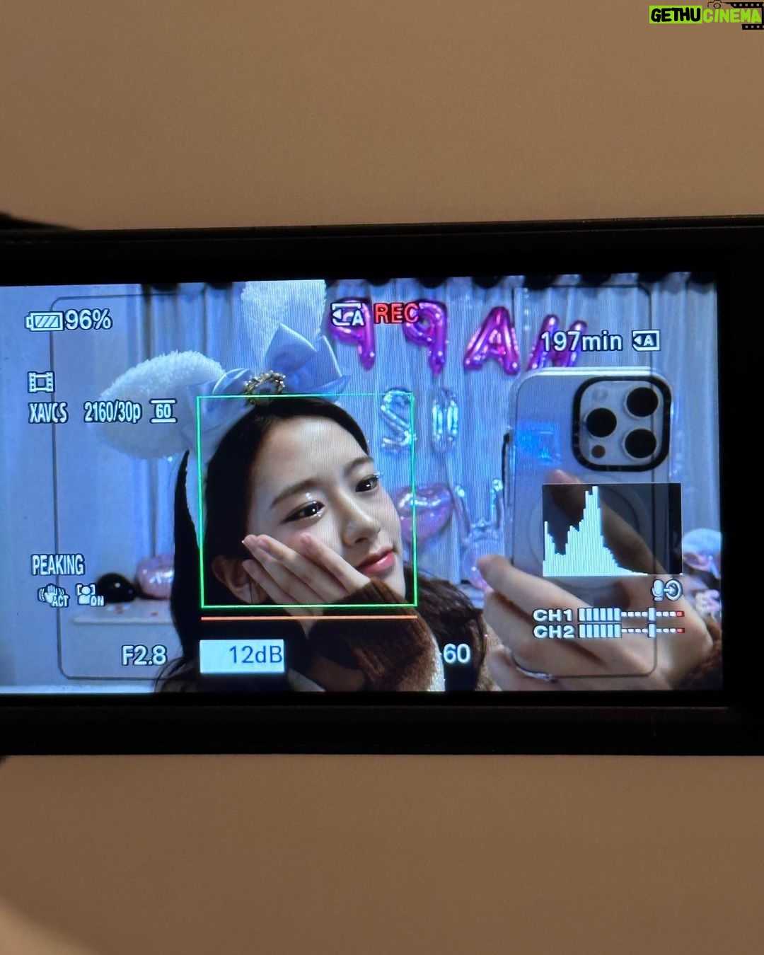 An Yu-jin Instagram - 웰컴 2023 결국 끝까지 함께한 도토리처럼 오래오래 함께하자🫶 새해 복 많이 받으세요🐰