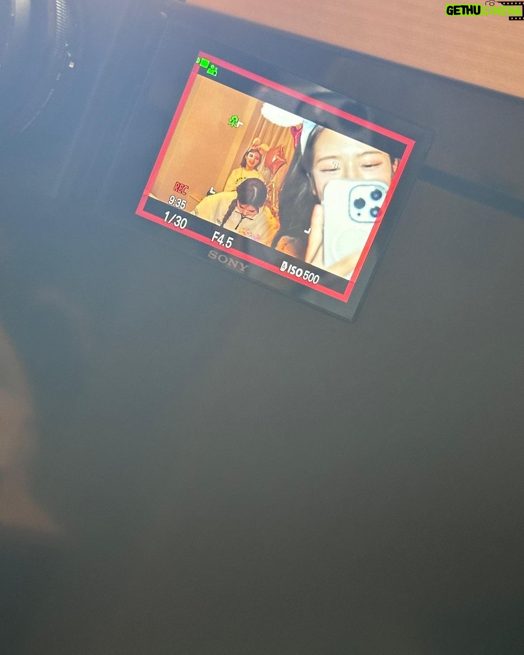 An Yu-jin Instagram - 웰컴 2023 결국 끝까지 함께한 도토리처럼 오래오래 함께하자🫶 새해 복 많이 받으세요🐰