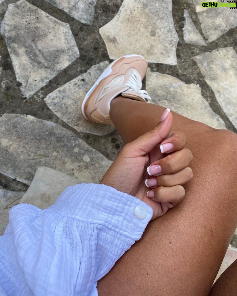 Anaïs Camizuli Instagram - Fresh Nails 🤍