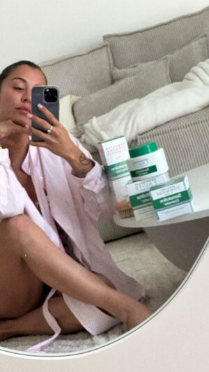 Anaïs Camizuli Instagram - Mon objectif pour cet été est d’avoir un ventre plat, pour cela j’ai réalisé le tout nouveau diagnostic en ligne de @somatoline.cosmetic_fr qui me permet d’obtenir ma routine personnalisée 😍
De mon côté j’ai reçu la crème Ventre et Hanches et le gel 7 nuits effet frais qui sont parfait pour mon objectif 💪
Et vous, pr(ê)t pour l’été ?
#teamsomato #summerready 

Nous avons décidé de faire gagner à deux personnes une routine personnalisée 💕

Conditions : s’abonner au compte @somatoline.cosmetic_fr et taguer un.e ami.e en commentaire 

Bonne chance les filles 💕

Collaboration rémunérée
