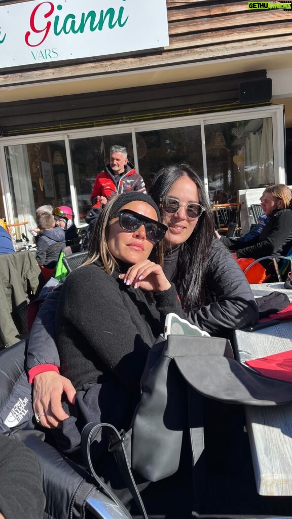 Anaïs Camizuli Instagram - Un week end au Ski avec mes amis … Je vous aime 🫶🏽