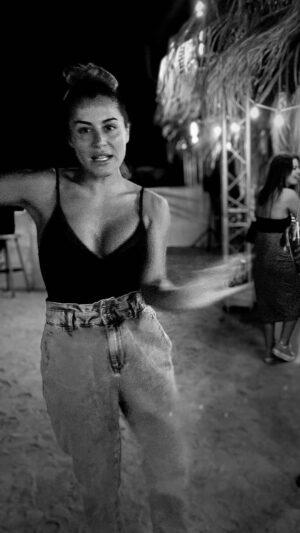 Anaïs Camizuli Instagram - Bye 2022 ✨ 

Sachez une chose , malgré certains moment difficiles en 2022 encore une fois j’ai été entouré des Meilleurs… 

Ma fille , ma Famille et mes amis . 

Alors Merci . Je vous aime 🤍