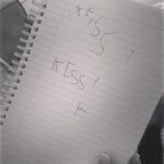 Anaïs Camizuli Instagram - KESSI 🫶🏽 C’est vrai que je vous montre pas souvent ma fille mais je vais essayé de vous la présenter en quelques lignes . Kessi à 3 ans et demi . C’est un petit être humain si doux qui à bouleversé ma vie . Elle est d’une gentillesse profonde et d’une générosité extrême. Ses yeux , son regard , sont profond. On peut lire ce qu’elle pense et ressent . Elle s’exprime tellement bien qu’elle me laisse parfois sans voix . Elle me ressemble beaucoup physiquement ( oui elle à de son papa aussi ) mais également dans son attitude , ses mimiques c’est tout moi . Elle veut toujours apprendre, comprendre et me pose des questions sur la vie et en tant que Maman parfois je suis surprise car je ne sais pas forcément quoi répondre et donner les bonnes réponses. J’essaie de lui donner une éducation qui peut paraître « stricte » pour certaines personnes de mon entourage mais aujourd’hui je suis fière d’avoir une petite fille aimante , polie et respectueuse. Je n’ai jamais eu à punir Kessi … elle connaît ses limites . Bon je vous avoue que depuis quelques jours elle se cherche un peu et commence à me répondre, mais je tolère car il faut qu’elle exprime son caractère qui jusqu’à aujourd’hui était trop « faible » et dans la société ou on vit aujourd’hui malheureusement nos enfants doivent apprendre à se défendre et s’imposer ( racisme , méchanceté, harcèlement… ) mais elle s’excuse tout de suite , car elle à peur de me décevoir. Un jour peut-être je vous montrerai son visage et la douceur qu’elle porte . Kessi : Pureté . Ce prénom lui va si bien … Je suis pas une maman parfaite et je doute beaucoup parfois mais je reste persuadée que nous sommes toutes des Mamans parfaites pour nos enfants … Je t’aime Kessi , Falone .M ✨