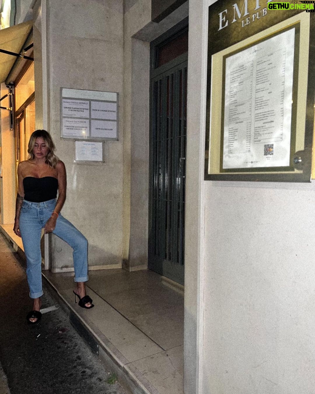 Anaïs Camizuli Instagram - Le bronzage me manque !