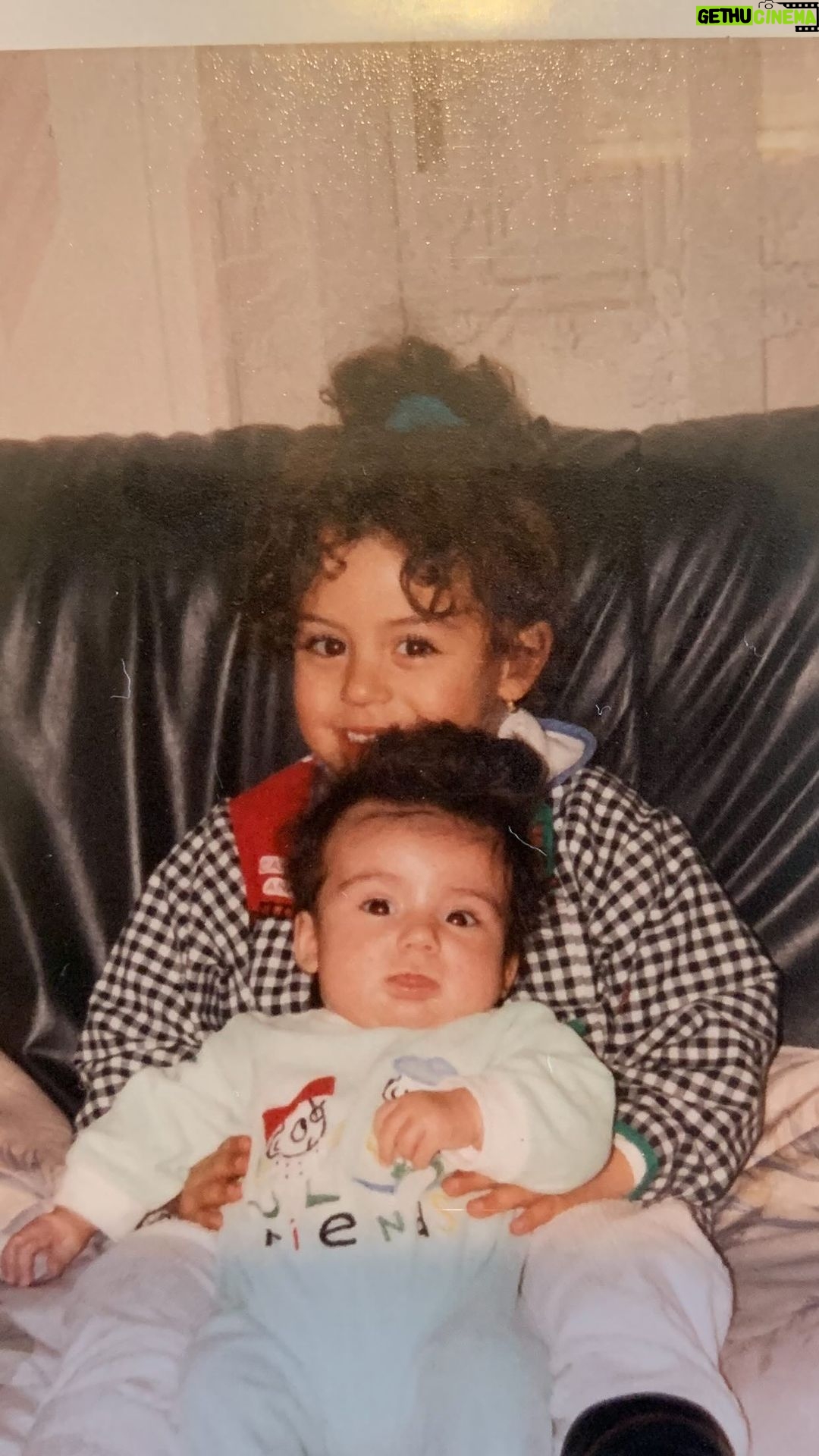Anaïs Camizuli - 16.9K Likes - Ma Soeur , la mienne .
Joyeux anniversaire l’amour de toute ma vie .
Je t’aime ❤️