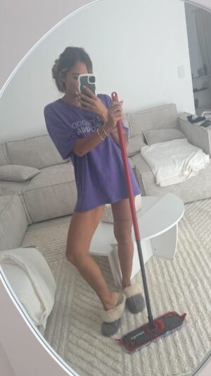 Anaïs Camizuli Instagram - Astuce Ménage les filles 🧹🧽

Je laisse l’eau et l’Ajax dans l’évier pendant 2h . 

J’ai une pièce à vivre assez grande et ça sent dans toute la maison . 

Petite précision : je met de l’eau chaude 

Si vous avez des astuces je suis preneuse 🤍 #teammaniaque