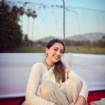 Anagha Bhosale Instagram - Wearing my aaji’s saree had to click some pictures ✨(there is love in our hearts only love will come out) 🦚 Comment Hare Krishna everyone