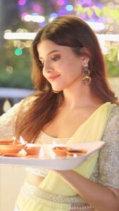 Anahita Bhooshan Instagram - आप सभी को दिवाली की हार्दिक शुभकामनाएँ 🪔 Ps- There’s a special appearance 🐶 at the end of the video don’t miss that ♥️ Styled by- @yourstylistforever Outfit- @aahava_couture . . . #reels #reelsinstagram #reelitfeelit #diwali #diwali2023 #ethnic #ethnicwear Lucknow, Uttar Pradesh