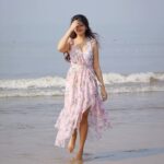 Anahita Bhooshan Instagram - Just a happy girl at the Beach. . . . . . . #reels #reelsinstagram #fyp #explore #beach #beachfit