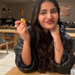 Ananya Nagalla Instagram - Nalugu sweetlu nalugu hotlu tinandi 😎 #ananyanagalla