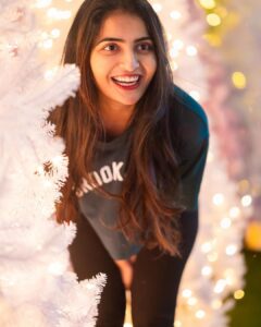 Ananya Nagalla Instagram - Happy holidays 😀 📷 : @vk_photographyy #ananyanagalla