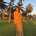 Ananya Panday Instagram - feeling the sun ☀️ under the moon 🌙 surrounded by love 💕