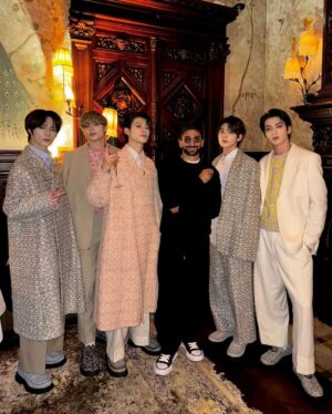 Anas Bukhash Instagram - / dior moments 🇫🇷 لحظات مع ديور 

#diorwinter24 #starsindior #투모로우바이투게더 #tomorrow_x_together #txt #beomgyu #taehyung