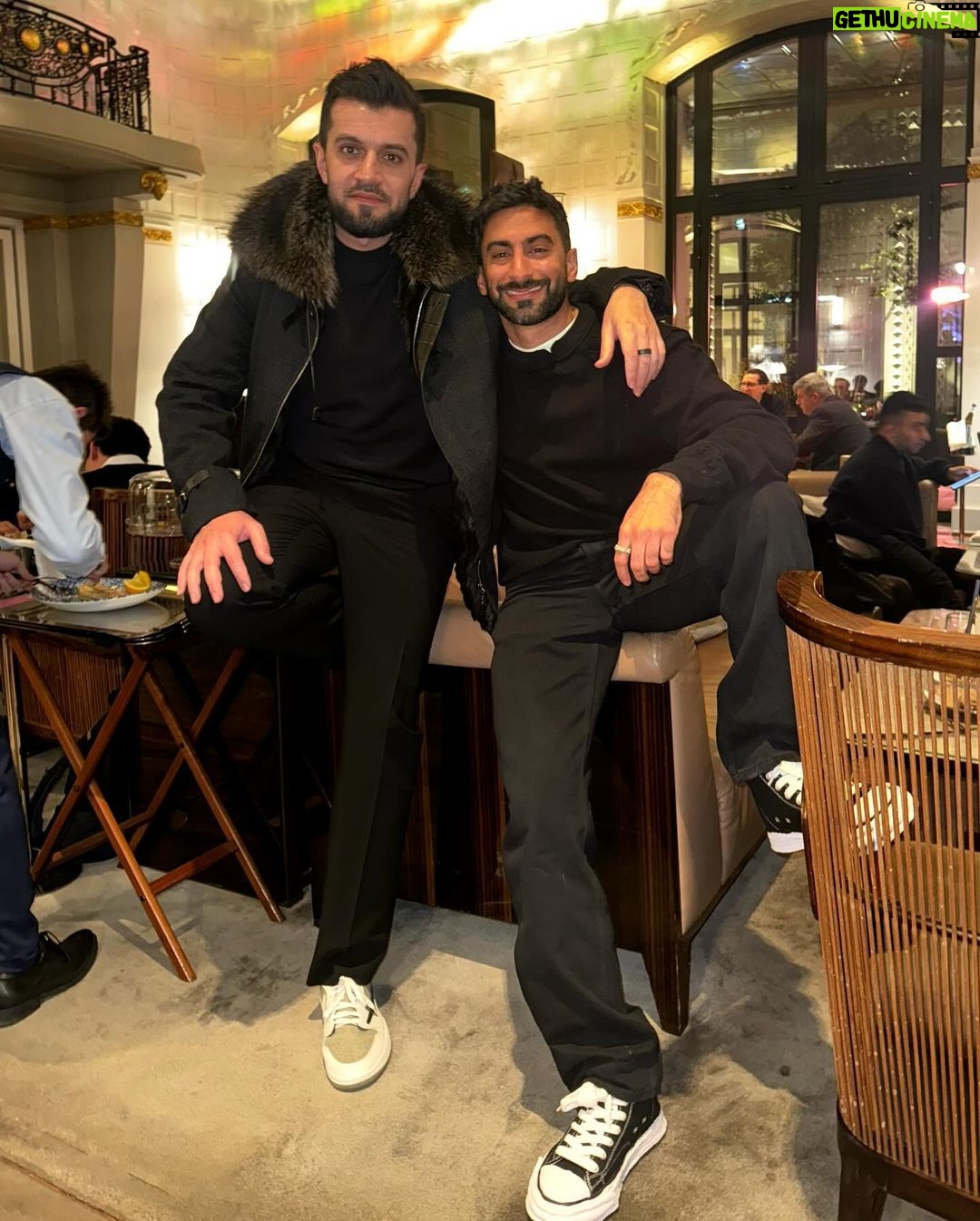 Anas Bukhash Instagram - w/ @amiri in paris 😎🇫🇷 مع أميري في باريس Paris, France