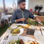 Anas Bukhash Instagram - / if you know; you know. 😂 .منو فاهمني What does Daqoos mean? 🤔 شو معنى دقوس؟ Jabal Al Akhdar, Oman