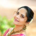 Anasuya Bharadwaj Instagram - P.S : Don’t forget to choose being happy over everything 🩷🤗 Blouse design and Styling @rishi_chowdary Blouse @ithiofficial Saree @aakrutijammalamadugu Accessories @bcos_its_silver MUA @makeupbysiva HSA @telusivakrishna PC @siva_sai_photography_kadapa Celebrity management @kalyansunkara @umediaentartainments