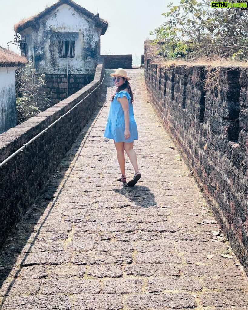 Anasuya Bharadwaj Instagram - No matter what fabulous places I visit.. I don’t feel like I am on a vacation unless I am dehydrated and covered with sunscreen ☀️🧴🥵😎👒 #FirstVacay2024