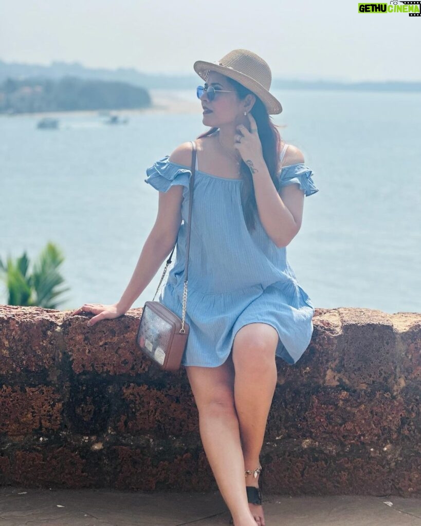 Anasuya Bharadwaj Instagram - No matter what fabulous places I visit.. I don’t feel like I am on a vacation unless I am dehydrated and covered with sunscreen ☀🧴🥵😎👒 #FirstVacay2024