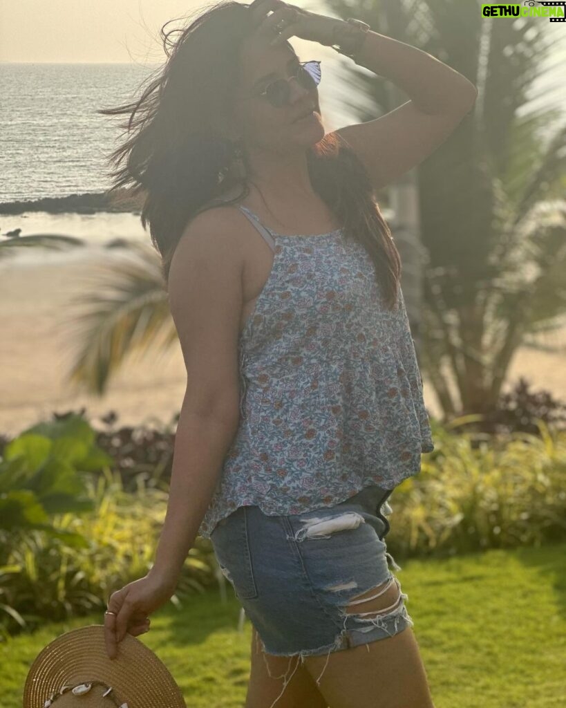 Anasuya Bharadwaj Instagram - My favourite place to vacation is anywhere by the ocean 🌊👒🧜🏻‍♀ #UnfilteredPhotography #FirstVacay2024 ✨