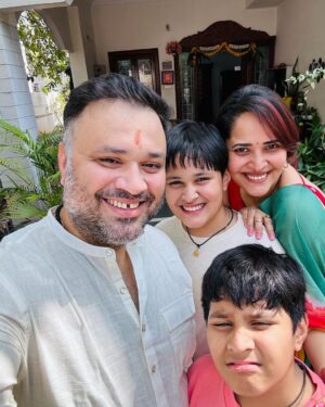 Anasuya Bharadwaj Instagram - అందరికీ మకర సంక్రాంతి శుభాకాంక్షలు 🌾❤️🍚🪁
सभीको मकर संक्रांति कि शुभकामनाएँ 🌾❤️🍛🪁
Happy Sankranthi everyone 🌾❤️🍲🪁
